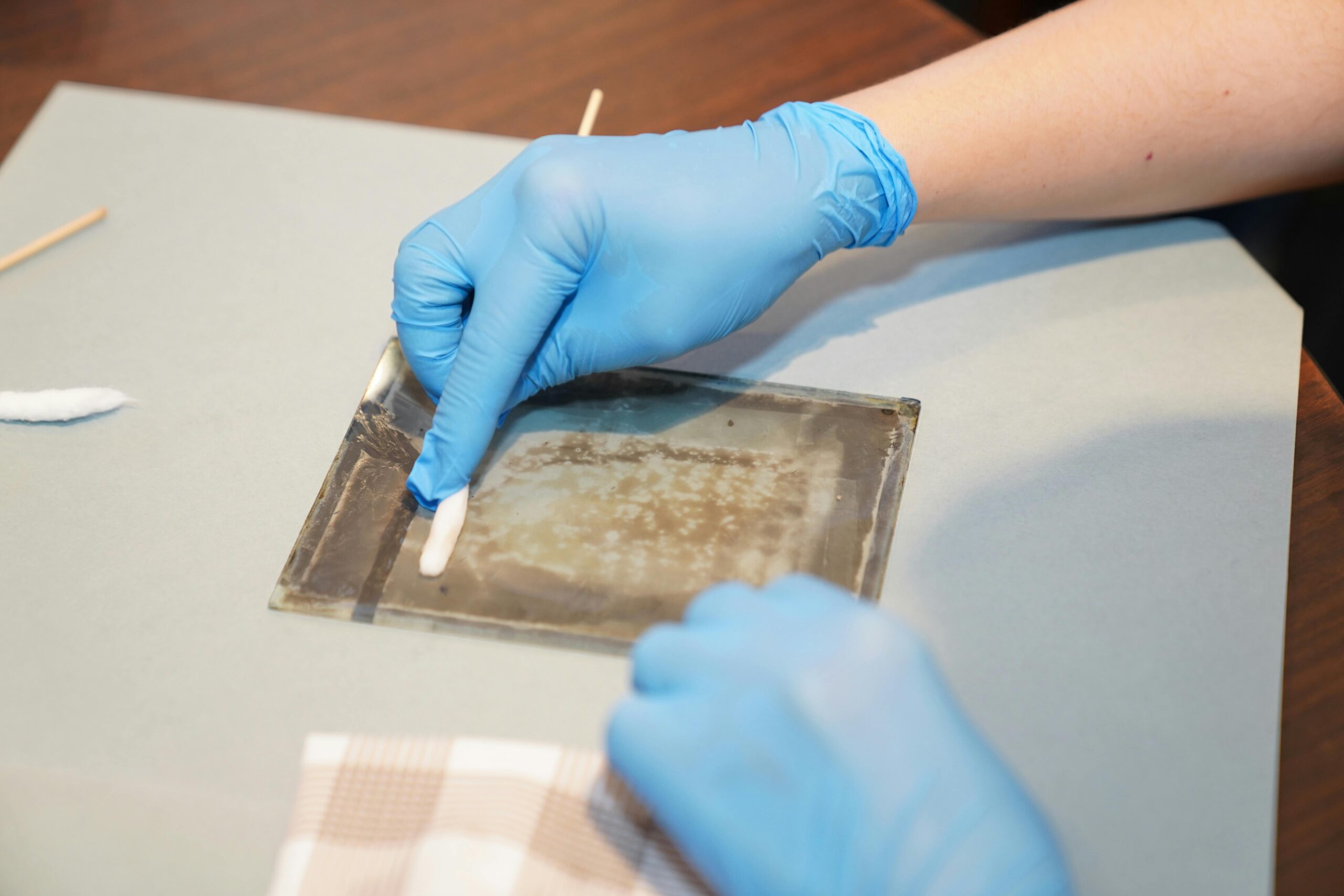 Konserwacja obrazów Kraków – oczyszczanie powierzchn