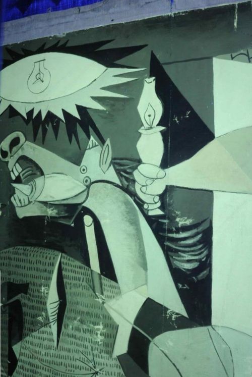 Konserwacja obrazów współczesnych – Guernica Fangora, fragment w świetle UV